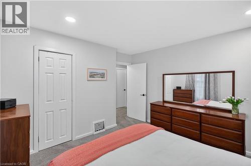 486 East 38Th Street, Hamilton, ON - Indoor Photo Showing Bedroom