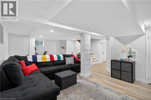 486 East 38Th Street, Hamilton, ON - Indoor Photo Showing Living Room