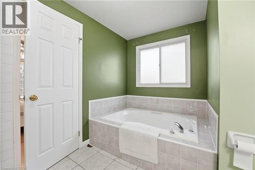 68 Fairlake Drive, Cambridge, ON - Indoor Photo Showing Bathroom