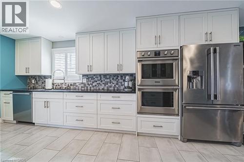 19 Liuna Court, Hamilton, ON - Indoor Photo Showing Kitchen