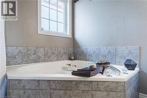 19 Liuna Court, Hamilton, ON - Indoor Photo Showing Bathroom