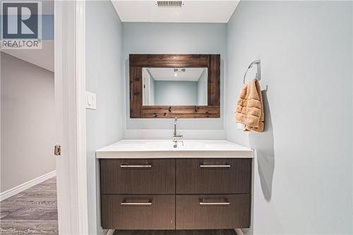 19 Liuna Court, Hamilton, ON - Indoor Photo Showing Bathroom