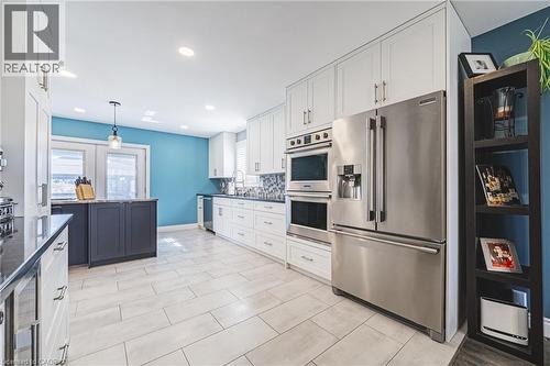 19 Liuna Court, Hamilton, ON - Indoor Photo Showing Kitchen With Upgraded Kitchen