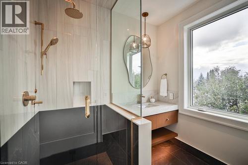 2284 Sideroad 1, Burlington, ON - Indoor Photo Showing Bathroom