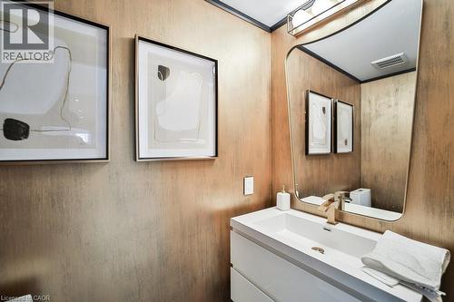 2284 Sideroad 1, Burlington, ON - Indoor Photo Showing Bathroom