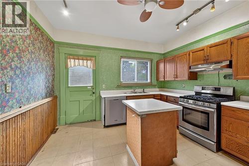 91 Spadina Avenue, Hamilton, ON - Indoor Photo Showing Kitchen