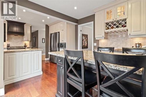 3182 Tania Crescent, Burlington, ON - Indoor Photo Showing Kitchen With Upgraded Kitchen