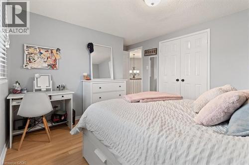 3182 Tania Crescent, Burlington, ON - Indoor Photo Showing Bedroom