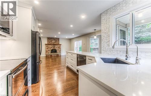 2 Morningview Place, Kitchener, ON - Indoor Photo Showing Kitchen With Upgraded Kitchen
