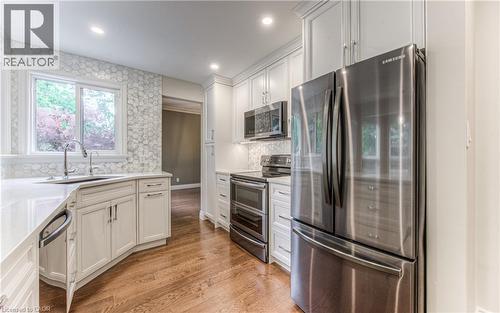 2 Morningview Place, Kitchener, ON - Indoor Photo Showing Kitchen With Upgraded Kitchen