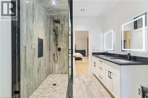 Walk-in shower with rain head - 515 Hamilton Drive, Ancaster, ON - Indoor Photo Showing Bathroom