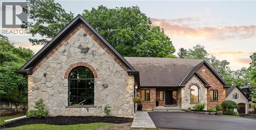 515 Hamilton Drive, Ancaster, ON - Outdoor With Facade