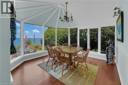 10 Tupper Boulevard, Grimsby, ON - Indoor Photo Showing Dining Room