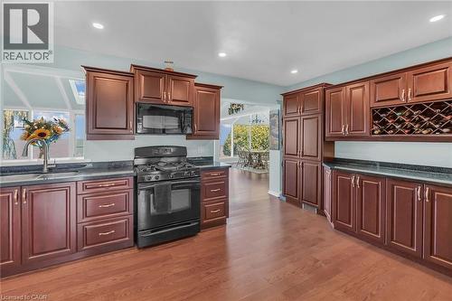 10 Tupper Boulevard, Grimsby, ON - Indoor Photo Showing Kitchen