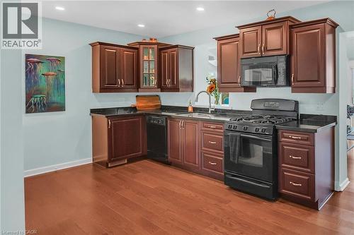 10 Tupper Boulevard, Grimsby, ON - Indoor Photo Showing Kitchen