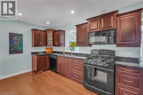 10 Tupper Boulevard, Grimsby, ON - Indoor Photo Showing Kitchen