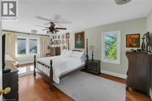 10 Tupper Boulevard, Grimsby, ON - Indoor Photo Showing Bedroom