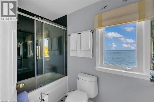 10 Tupper Boulevard, Grimsby, ON - Indoor Photo Showing Bathroom