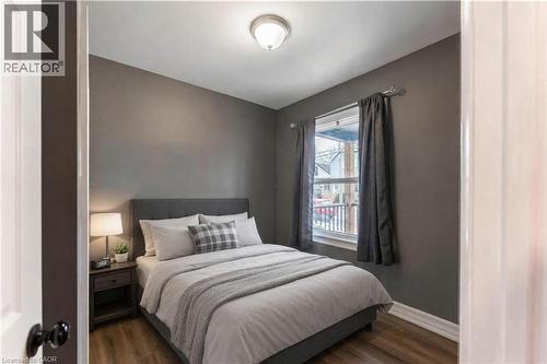 140 Royal Avenue, Hamilton, ON - Indoor Photo Showing Bedroom