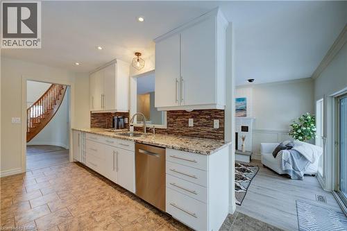 9 Scarfe Gardens, Brantford, ON - Indoor Photo Showing Kitchen