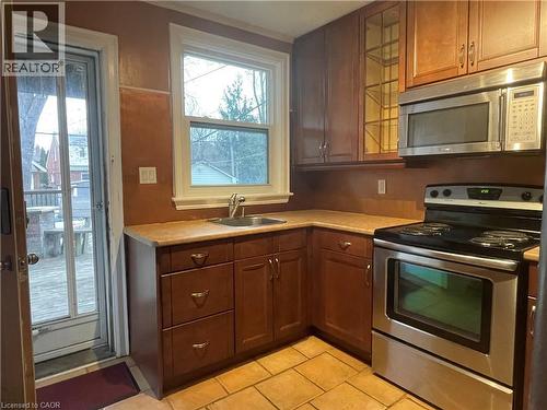 1028 Main Street W, Hamilton, ON - Indoor Photo Showing Kitchen
