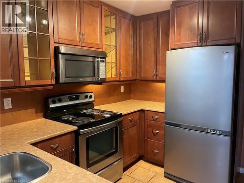 1028 Main Street W, Hamilton, ON - Indoor Photo Showing Kitchen