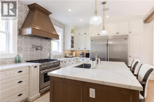 2195 Courtland Drive, Burlington, ON - Indoor Photo Showing Kitchen With Upgraded Kitchen