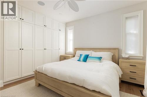 2195 Courtland Drive, Burlington, ON - Indoor Photo Showing Bedroom
