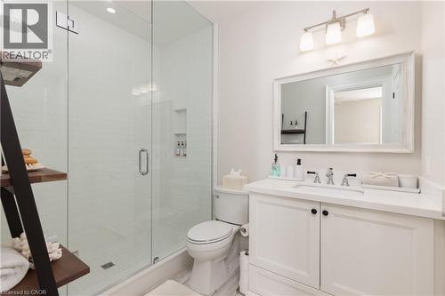Ensuite priviledge from Principal Bedroom - 2195 Courtland Drive, Burlington, ON - Indoor Photo Showing Bathroom