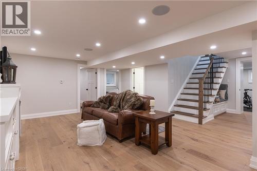 2195 Courtland Drive, Burlington, ON - Indoor