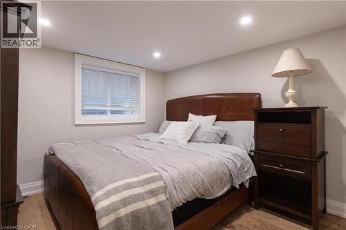 2195 Courtland Drive, Burlington, ON - Indoor Photo Showing Bedroom