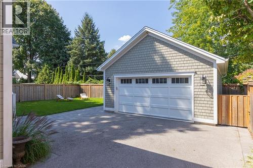 2195 Courtland Drive, Burlington, ON - Outdoor