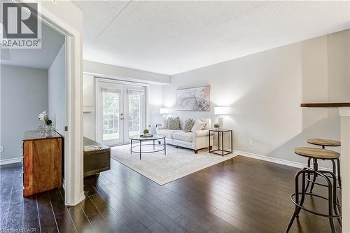 2055 Appleby Line Unit# 103, Burlington, ON - Indoor Photo Showing Living Room