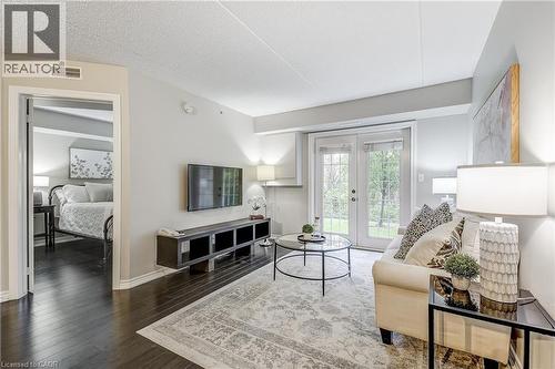 2055 Appleby Line Unit# 103, Burlington, ON - Indoor Photo Showing Living Room