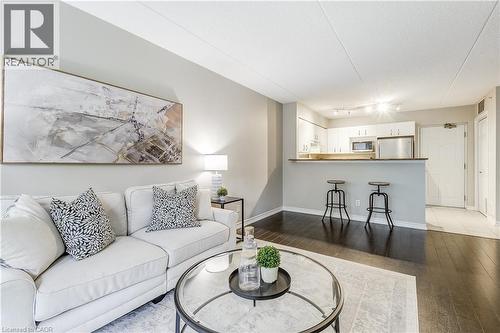 2055 Appleby Line Unit# 103, Burlington, ON - Indoor Photo Showing Living Room