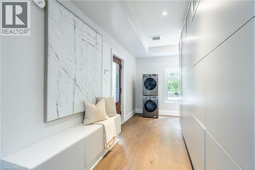 6618 Carriage Trail, Burlington, ON - Indoor Photo Showing Other Room