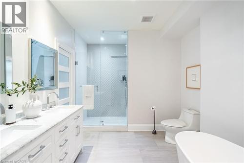 6618 Carriage Trail, Burlington, ON - Indoor Photo Showing Bathroom