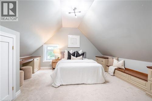 6618 Carriage Trail, Burlington, ON - Indoor Photo Showing Bedroom