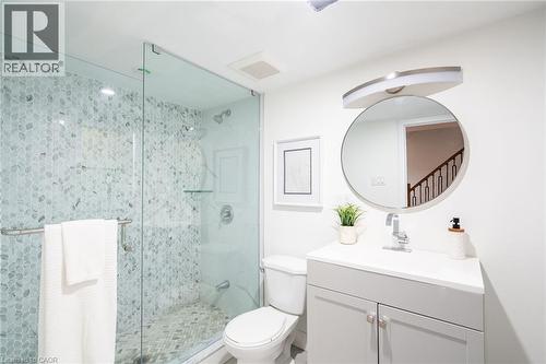 6618 Carriage Trail, Burlington, ON - Indoor Photo Showing Bathroom