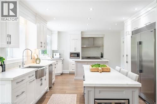 6618 Carriage Trail, Burlington, ON - Indoor Photo Showing Kitchen With Upgraded Kitchen