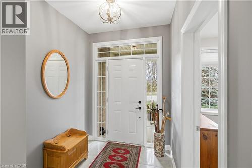 Attractive entry with surround transom windows - 21 Tulip Tree Road, Niagara-On-The-Lake, ON - Indoor Photo Showing Other Room