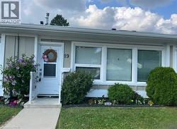 19 MCKENNA Court  Hamilton, ON L9B 1T8