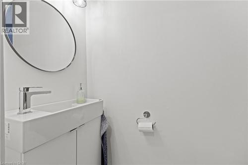 199 Barton Street W, Hamilton, ON - Indoor Photo Showing Bathroom