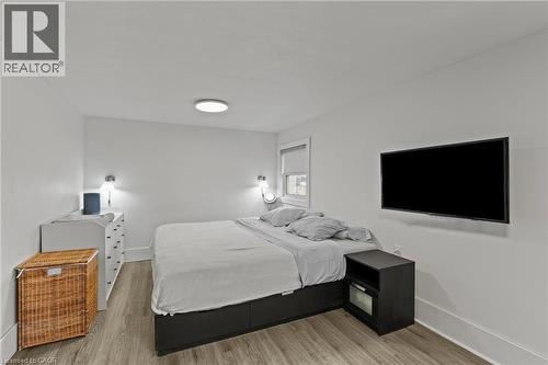 199 Barton Street W, Hamilton, ON - Indoor Photo Showing Bedroom