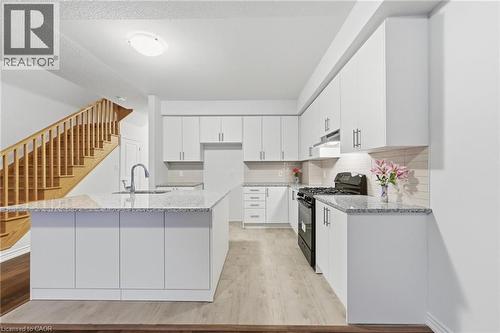9 Admiral Road, Welland, ON - Indoor Photo Showing Kitchen With Upgraded Kitchen