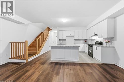 9 Admiral Road, Welland, ON - Indoor Photo Showing Kitchen
