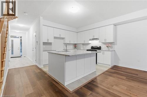 9 Admiral Road, Welland, ON - Indoor Photo Showing Kitchen