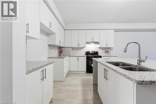 9 Admiral Road, Welland, ON - Indoor Photo Showing Kitchen With Double Sink With Upgraded Kitchen