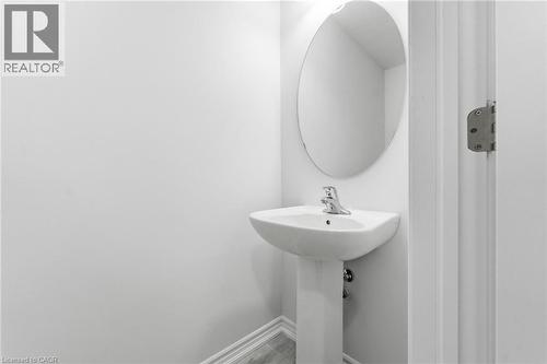 9 Admiral Road, Welland, ON - Indoor Photo Showing Bathroom