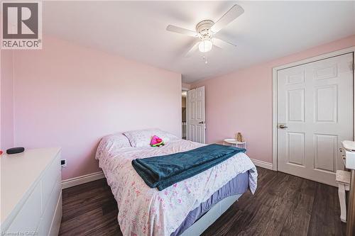 477 Queen Victoria Drive, Hamilton, ON - Indoor Photo Showing Bedroom